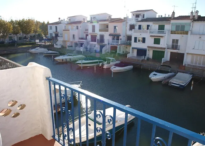 Port Empuries *